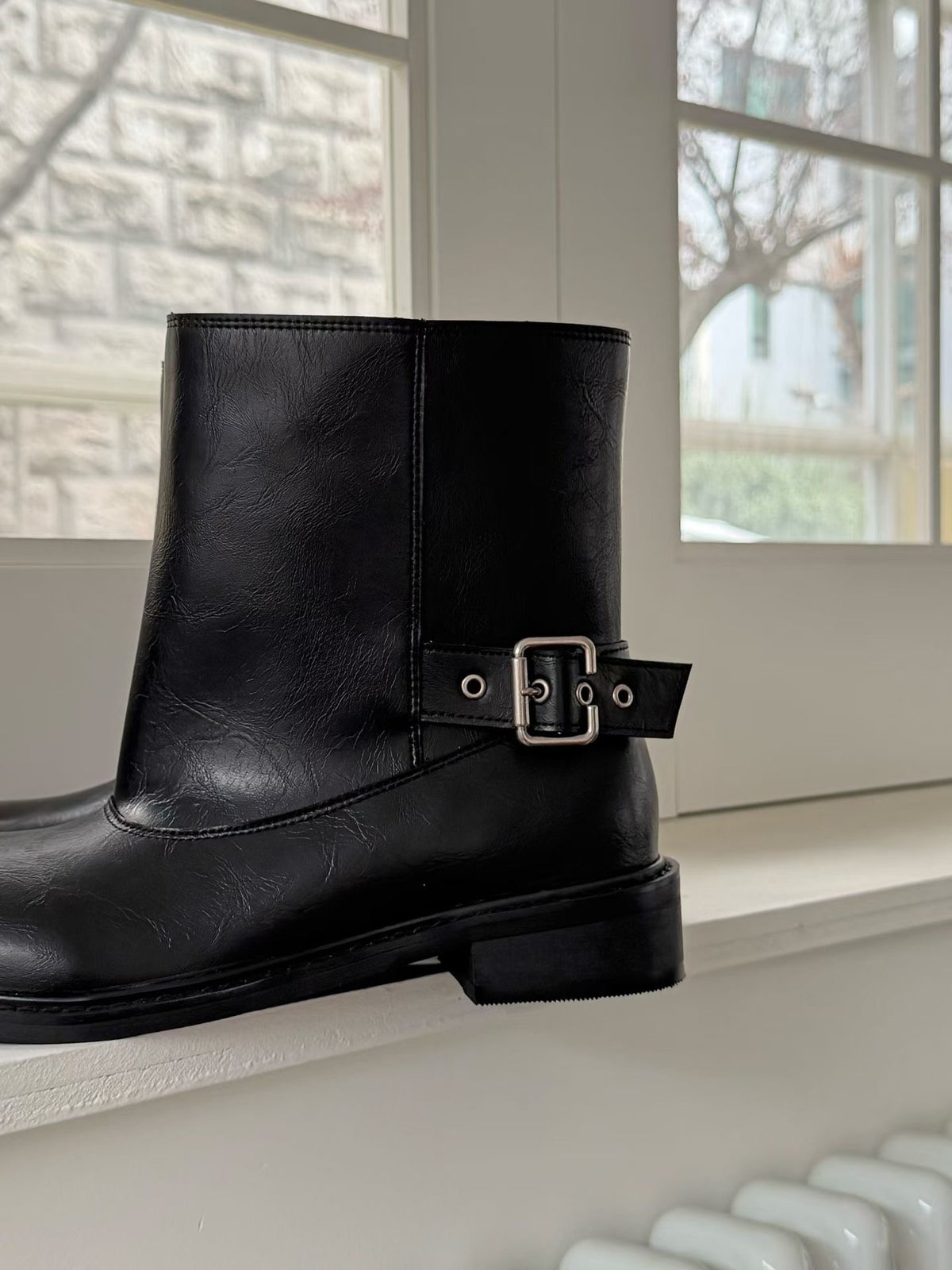 Leather Ankle Engineer Boots with Buckle / 韓系率性金屬皮扣直筒短靴 (Noir Black)