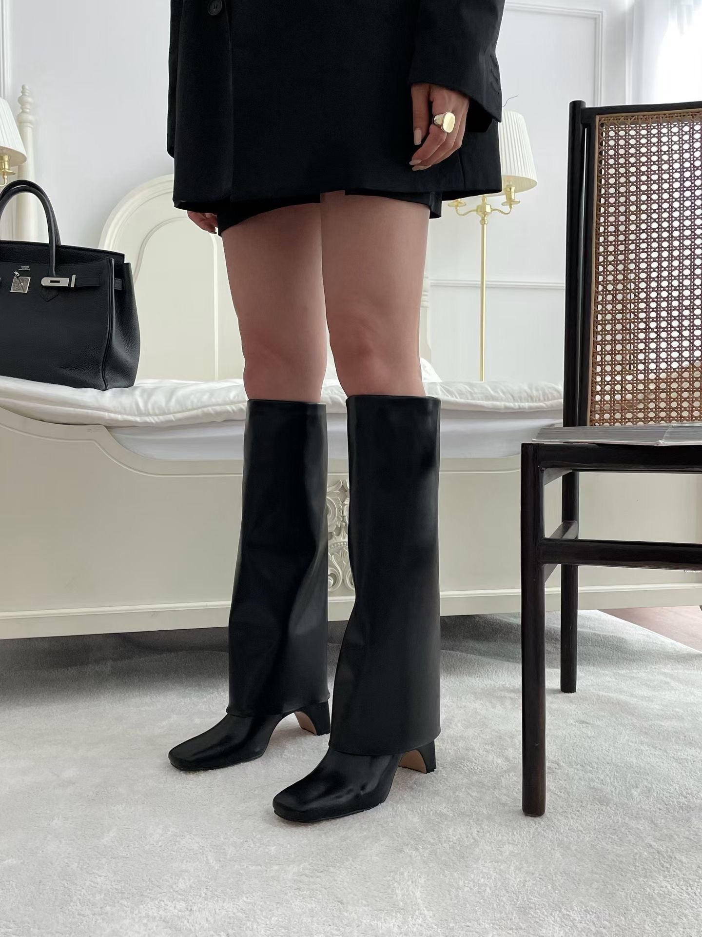 Smooth Leather Fold-Over Kitten Heel Boots | 法式平滑皮革反折方頭低跟長靴 (Noir Black)