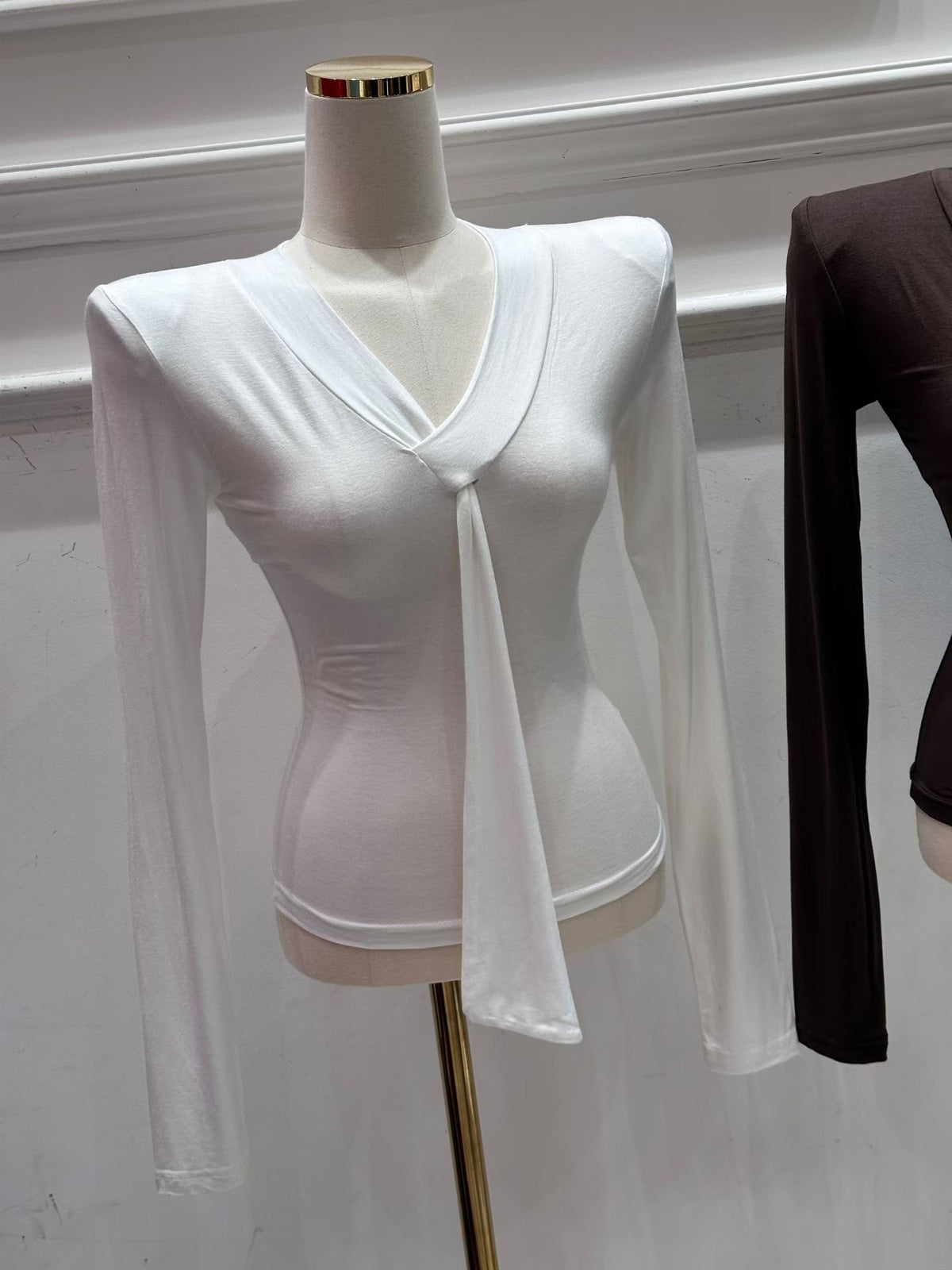 Cross V-Neck Tie Long Sleeve Top with Shoulder Pads / 韓系交叉V領飄帶墊肩長袖上衣 (Ivory / Mocha / Black)